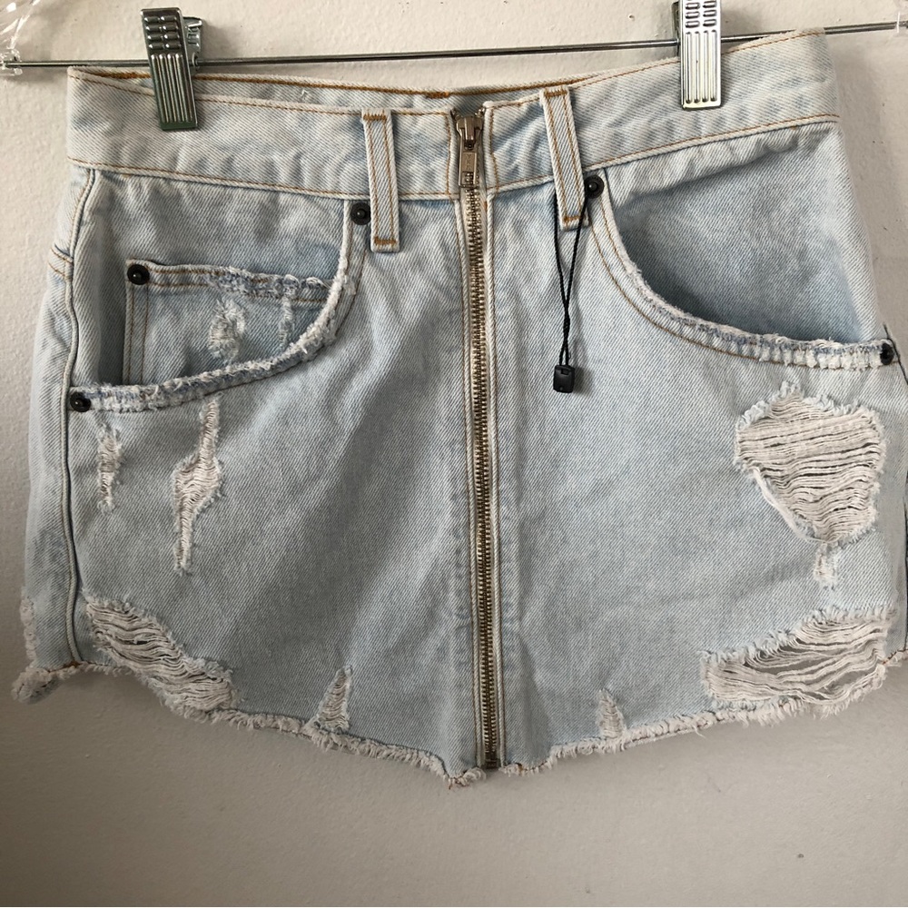 Carmar Beatrice Zuni Zipper Light Wash Denim Mini Skirt Sz 26 - NWOT